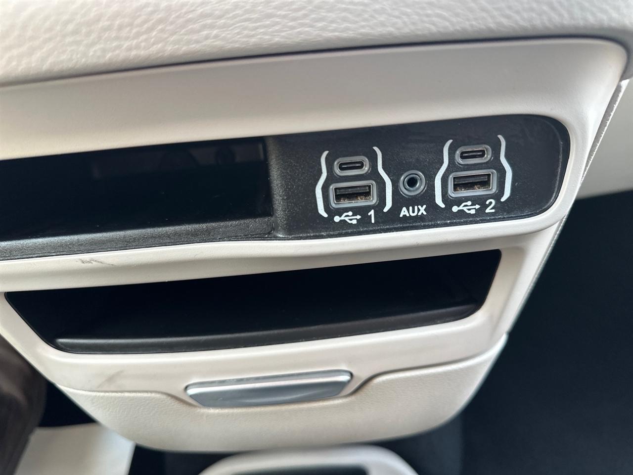 Chrysler Pacifica Touring L FWD 2024