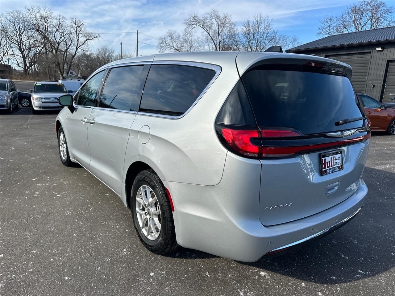 Chrysler Pacifica Touring L FWD 2024
