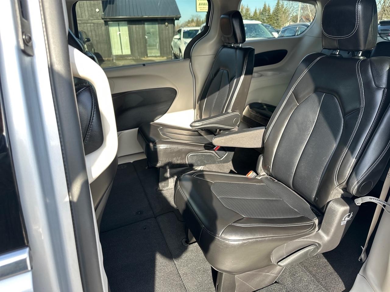 Chrysler Pacifica Touring L FWD 2024