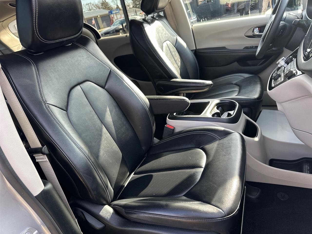 Chrysler Pacifica Touring L FWD 2024