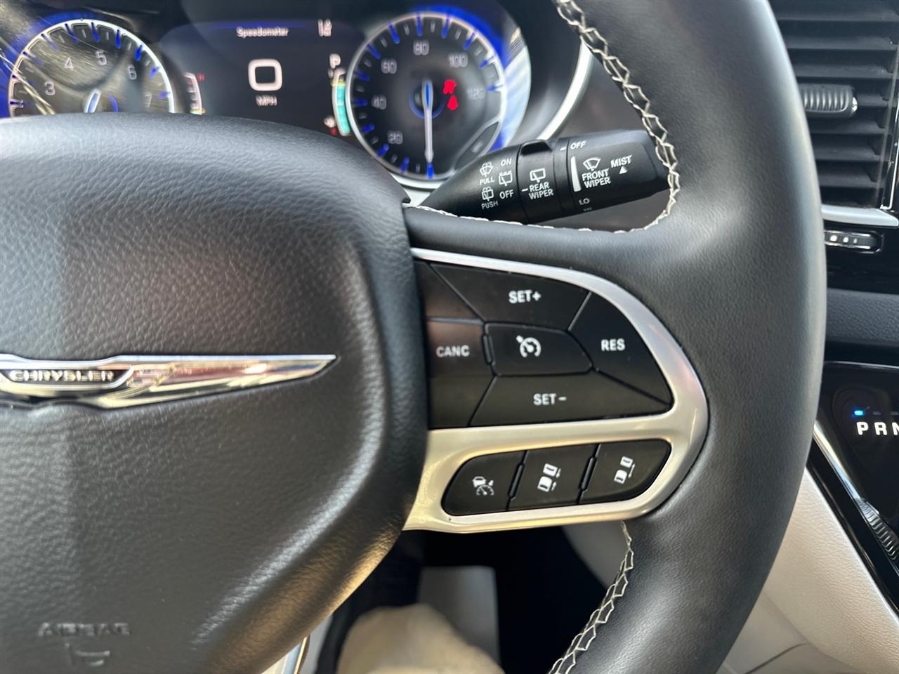 Chrysler Pacifica Touring L FWD 2024