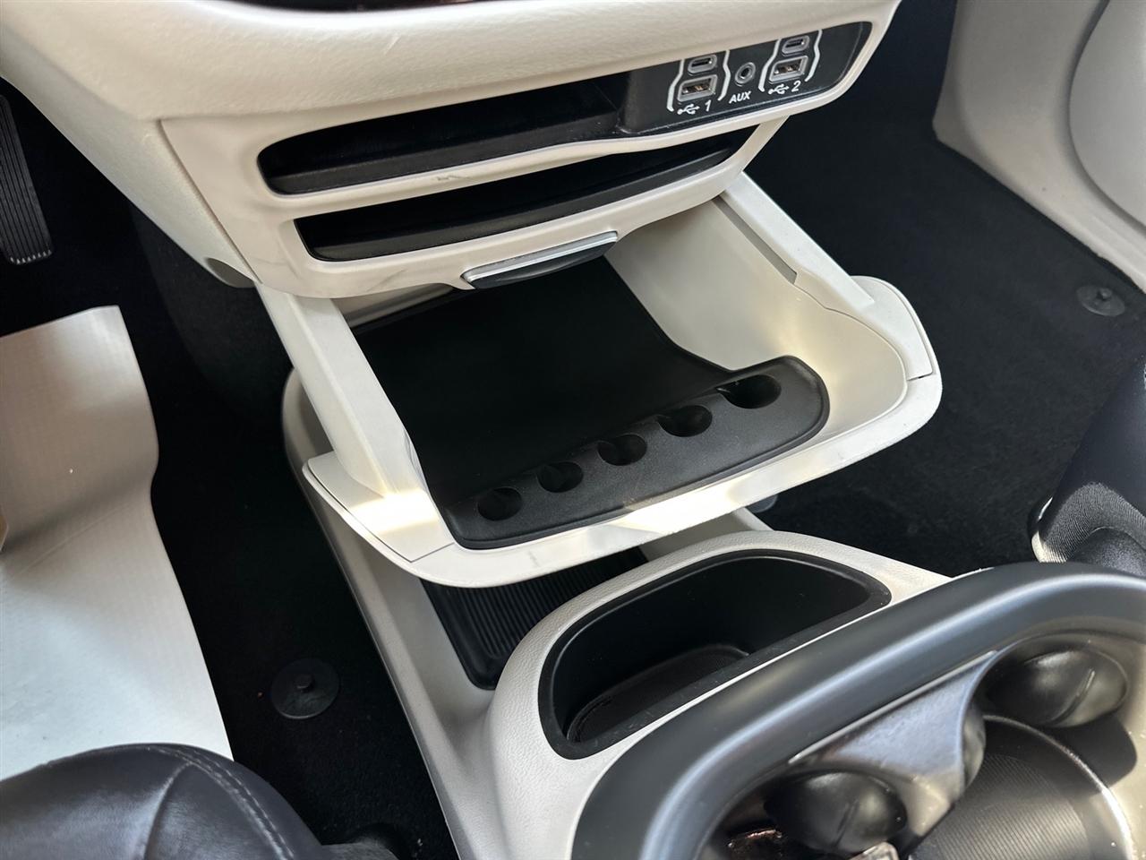 Chrysler Pacifica Touring L FWD 2024