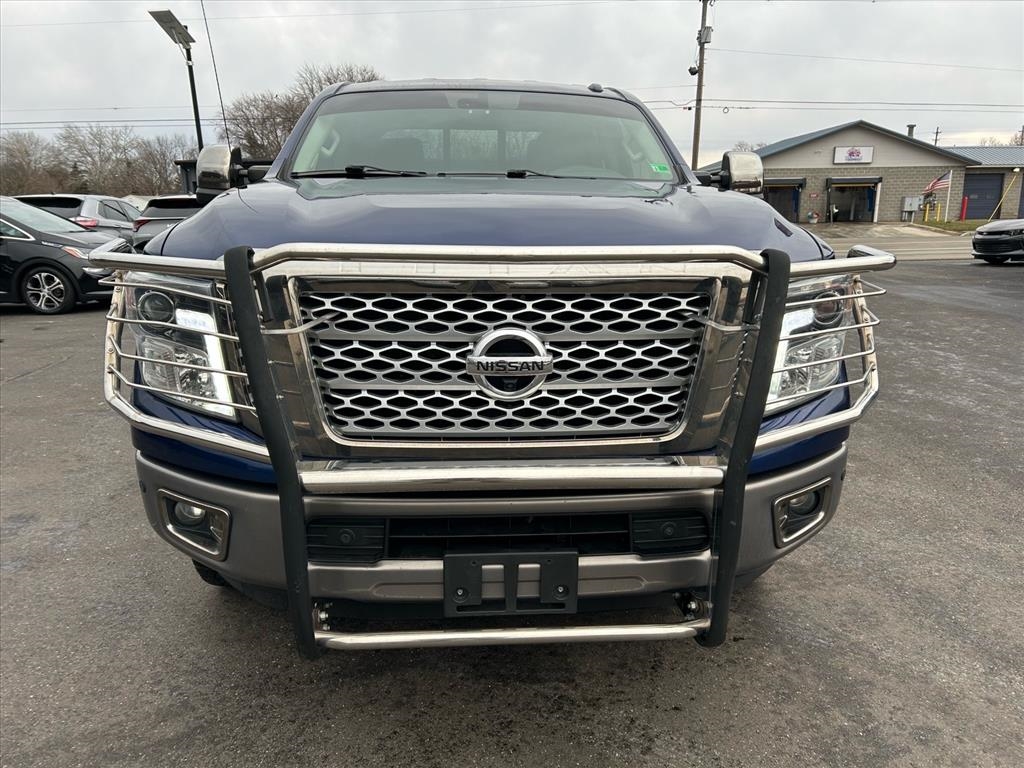 Nissan Titan XD 4x4 Gas Crew Cab Platinum Reserve 2017