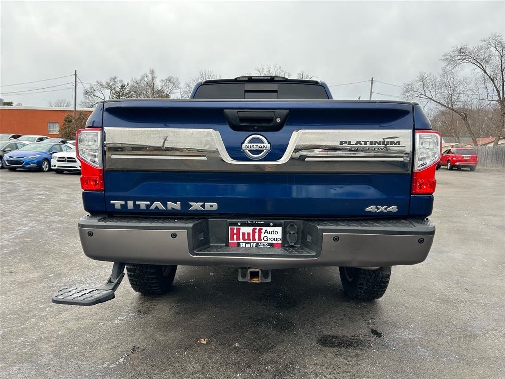 Nissan Titan XD 4x4 Gas Crew Cab Platinum Reserve 2017
