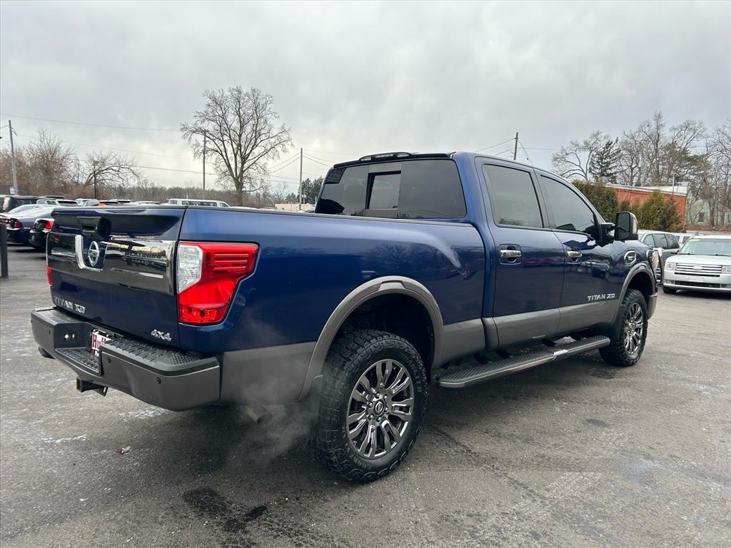 Nissan Titan XD 4x4 Gas Crew Cab Platinum Reserve 2017