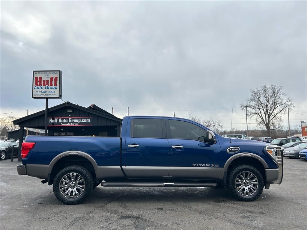 Nissan Titan XD 4x4 Gas Crew Cab Platinum Reserve 2017