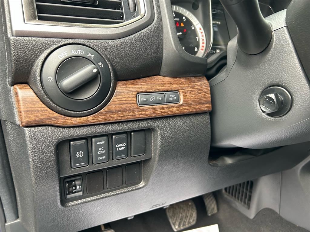 Nissan Titan XD 4x4 Gas Crew Cab Platinum Reserve 2017