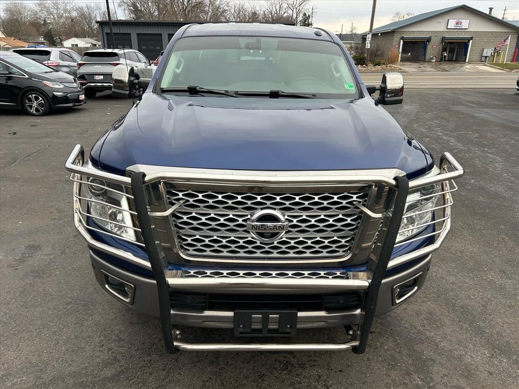 Nissan Titan XD 4x4 Gas Crew Cab Platinum Reserve 2017