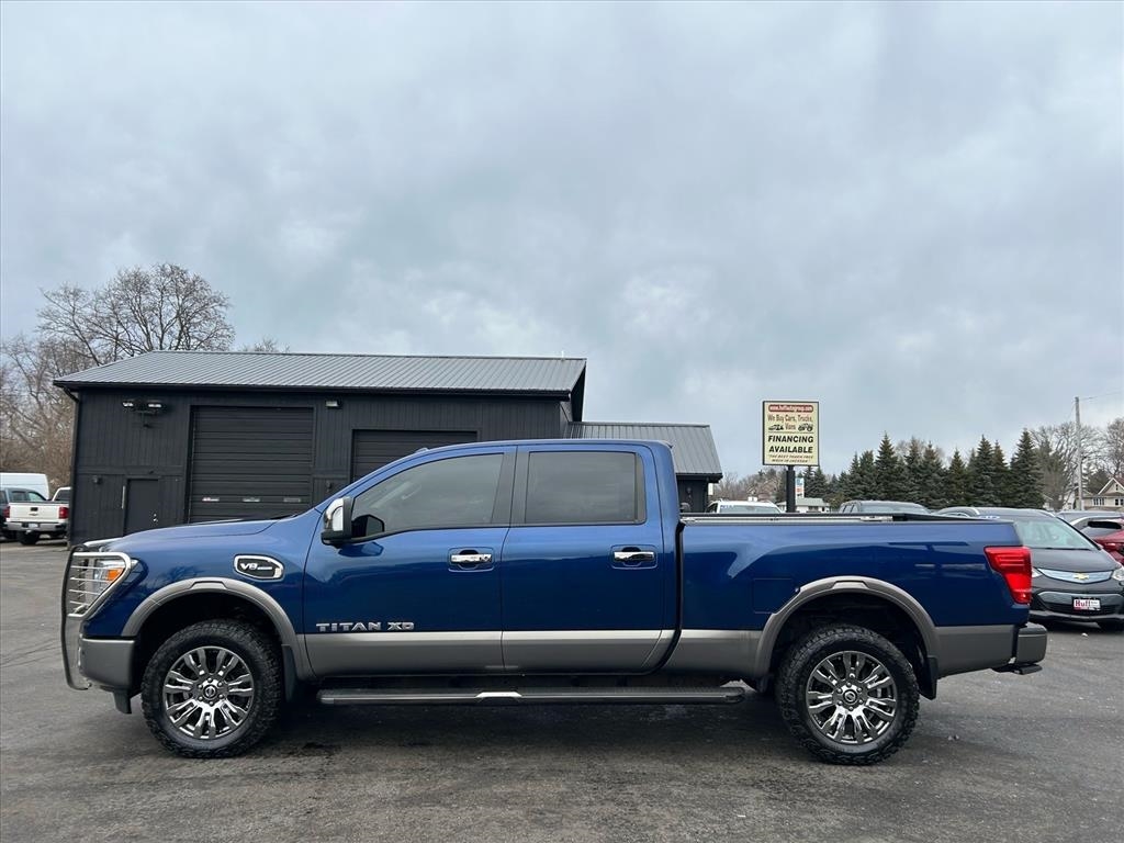 Nissan Titan XD 4x4 Gas Crew Cab Platinum Reserve 2017