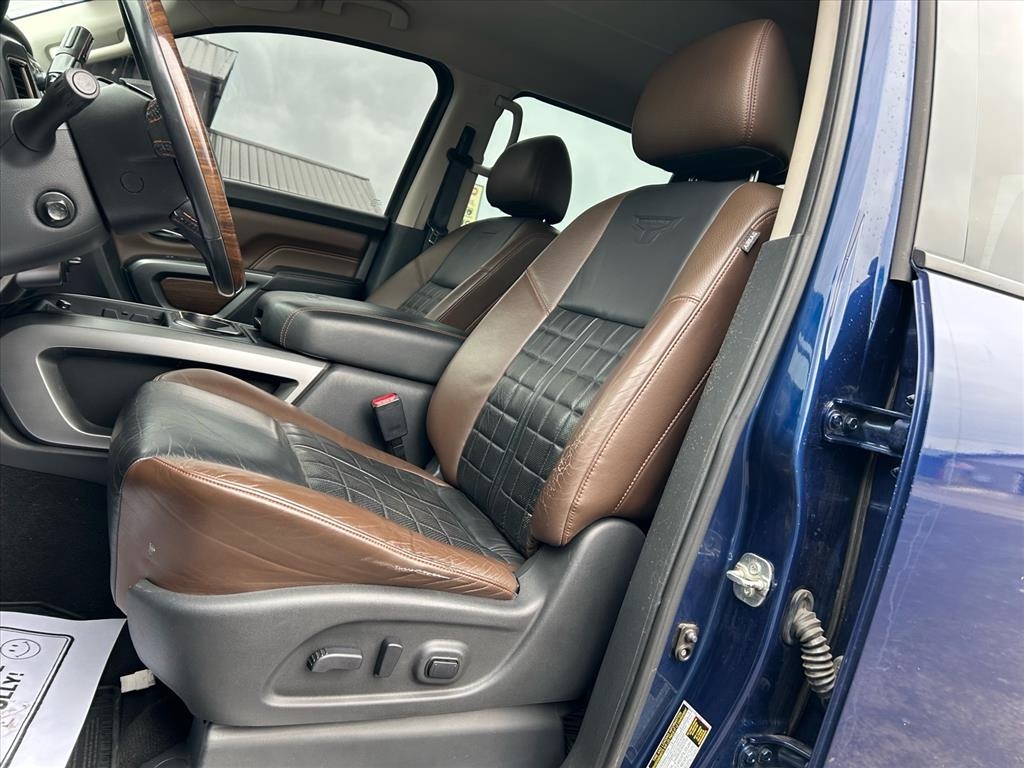 Nissan Titan XD 4x4 Gas Crew Cab Platinum Reserve 2017