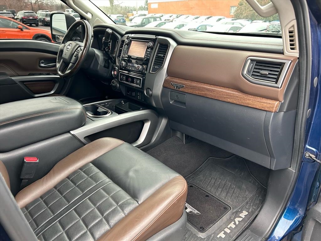 Nissan Titan XD 4x4 Gas Crew Cab Platinum Reserve 2017