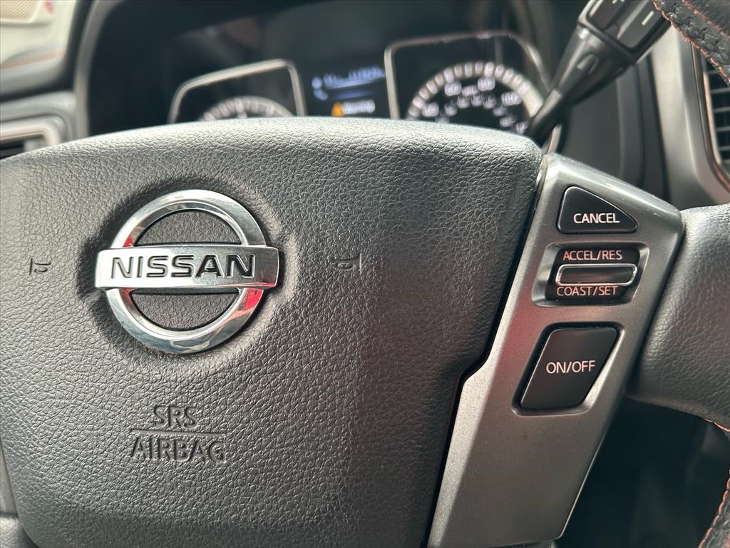 Nissan Titan XD 4x4 Gas Crew Cab Platinum Reserve 2017