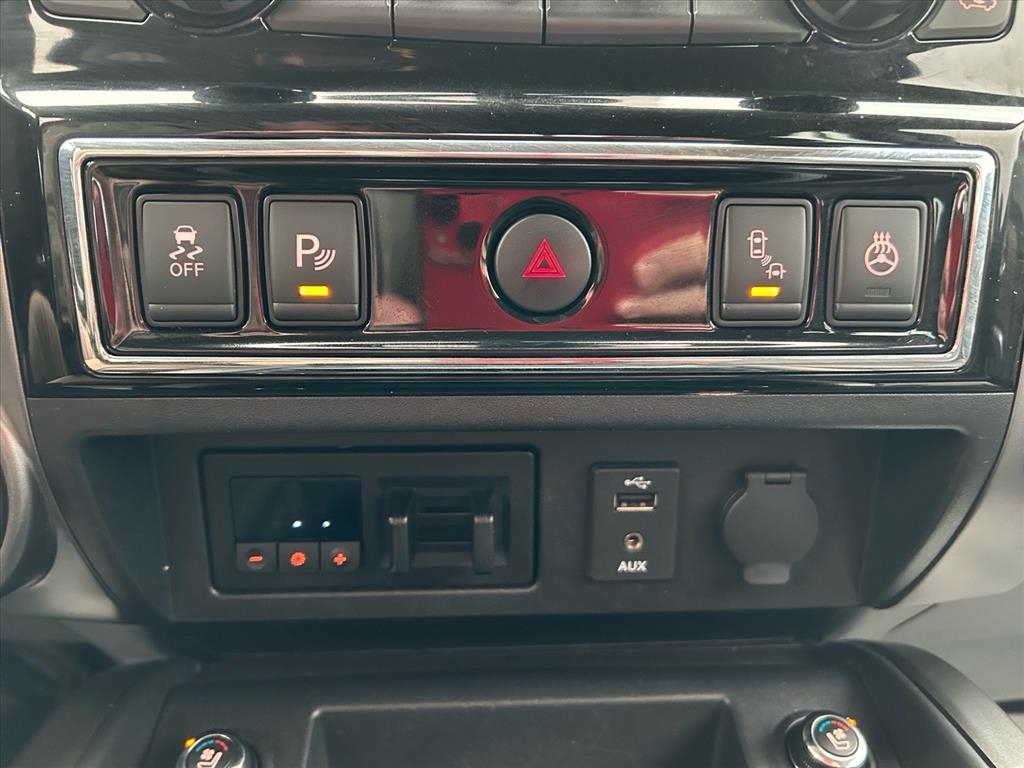 Nissan Titan XD 4x4 Gas Crew Cab Platinum Reserve 2017