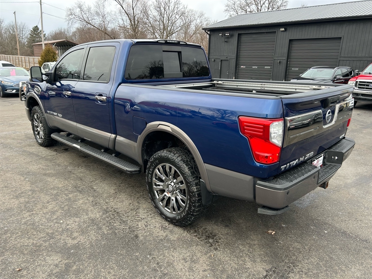 Nissan Titan XD 4x4 Gas Crew Cab Platinum Reserve 2017