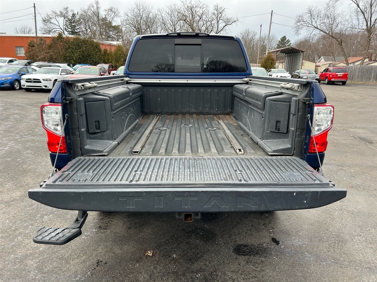 Nissan Titan XD 4x4 Gas Crew Cab Platinum Reserve 2017