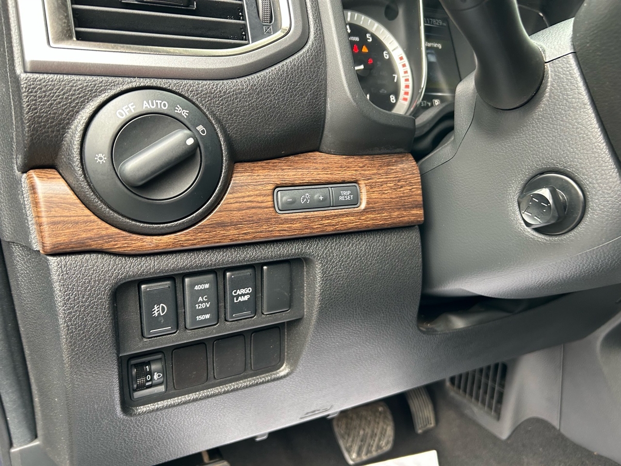 Nissan Titan XD 4x4 Gas Crew Cab Platinum Reserve 2017