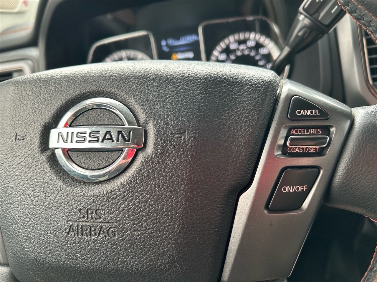 Nissan Titan XD 4x4 Gas Crew Cab Platinum Reserve 2017