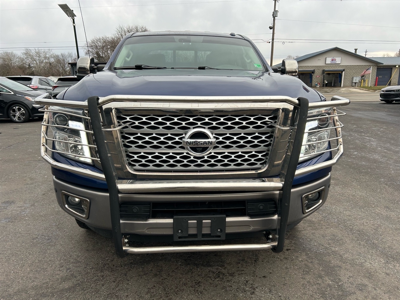 Nissan Titan XD 4x4 Gas Crew Cab Platinum Reserve 2017