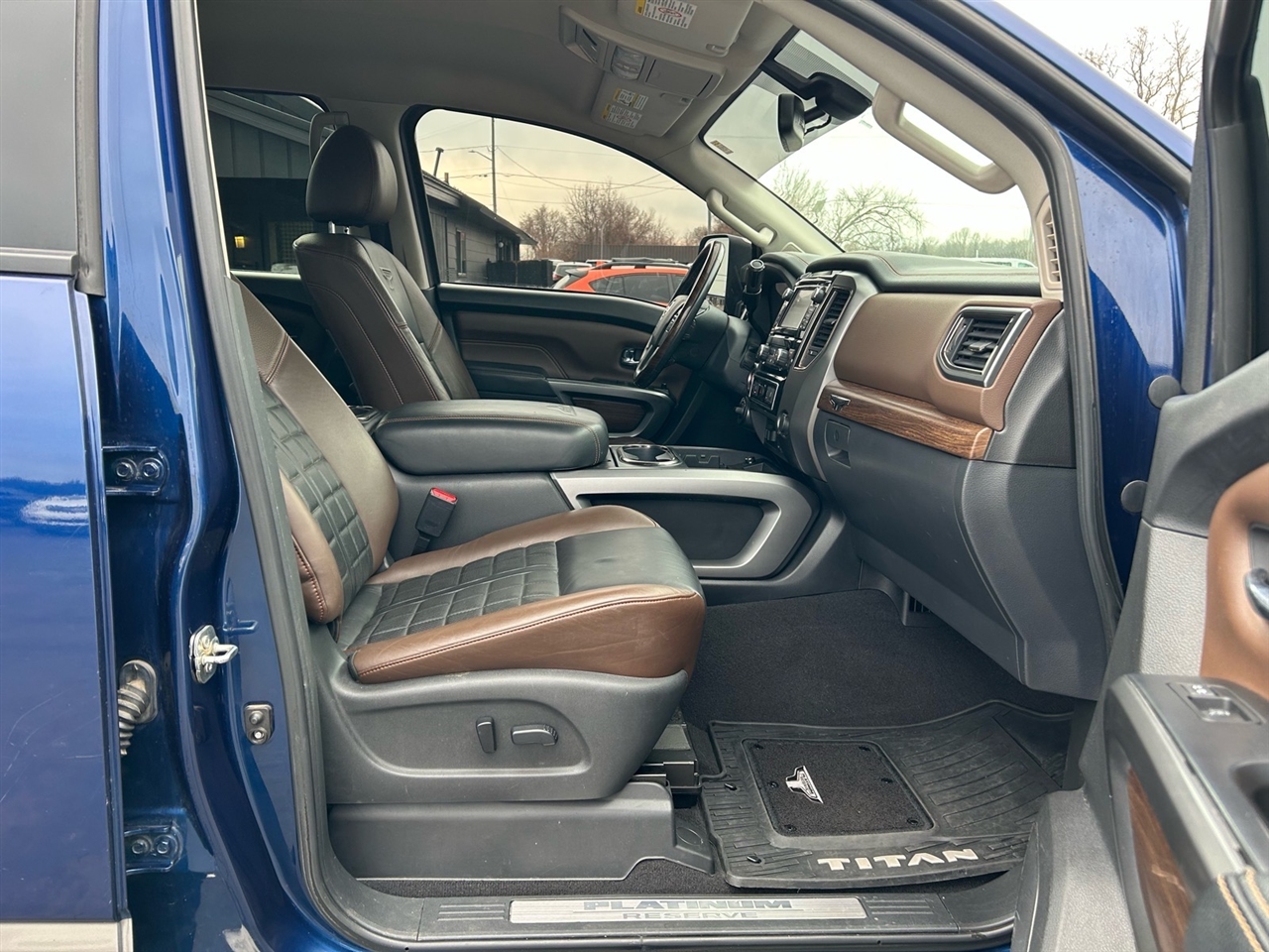 Nissan Titan XD 4x4 Gas Crew Cab Platinum Reserve 2017