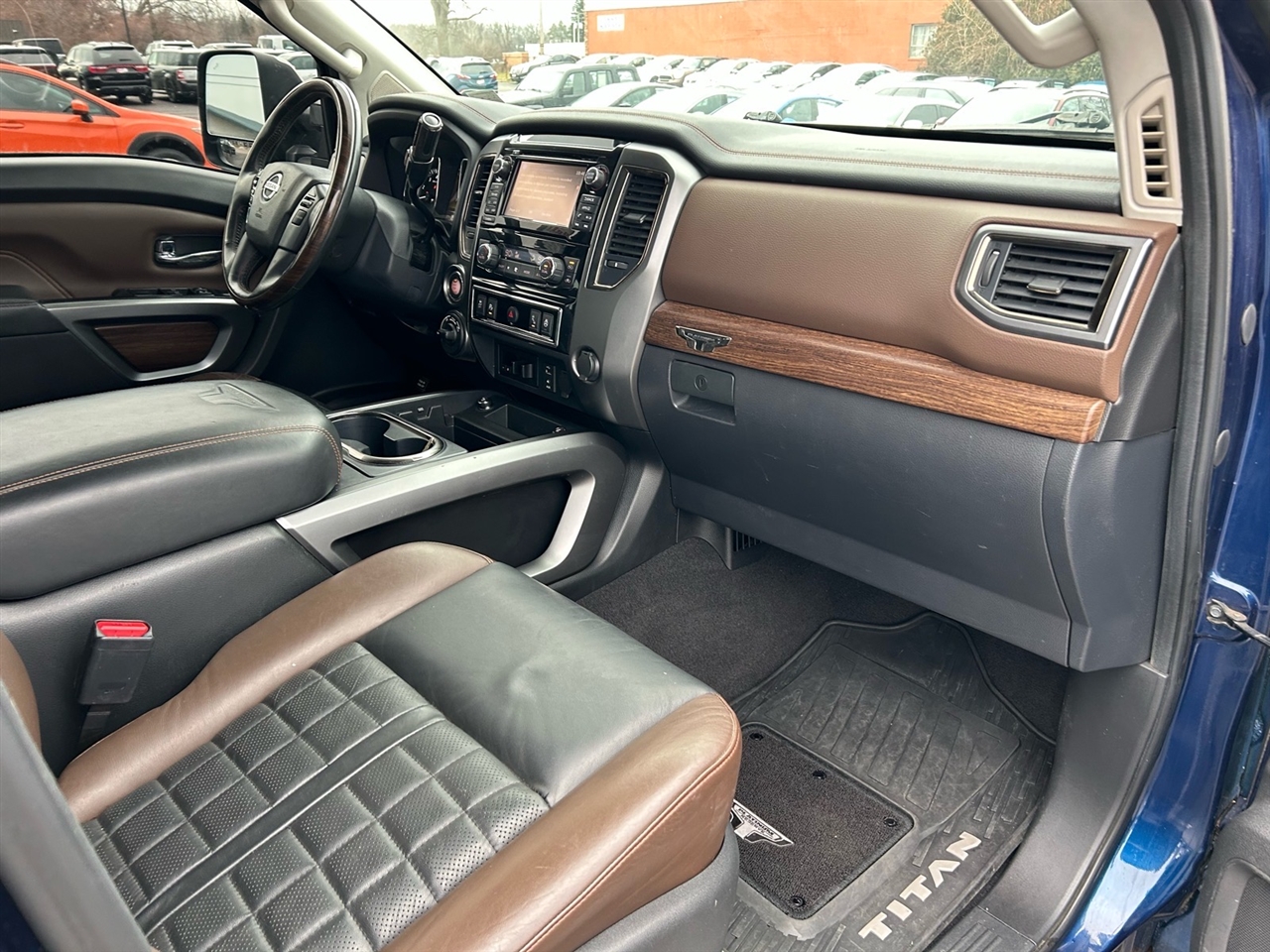 Nissan Titan XD 4x4 Gas Crew Cab Platinum Reserve 2017