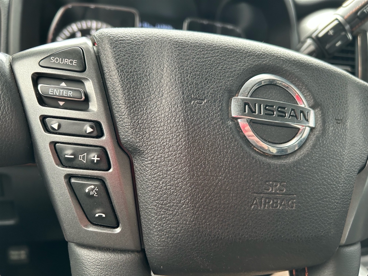 Nissan Titan XD 4x4 Gas Crew Cab Platinum Reserve 2017