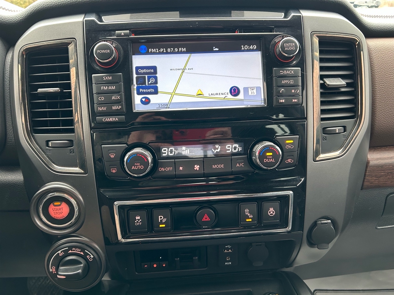 Nissan Titan XD 4x4 Gas Crew Cab Platinum Reserve 2017