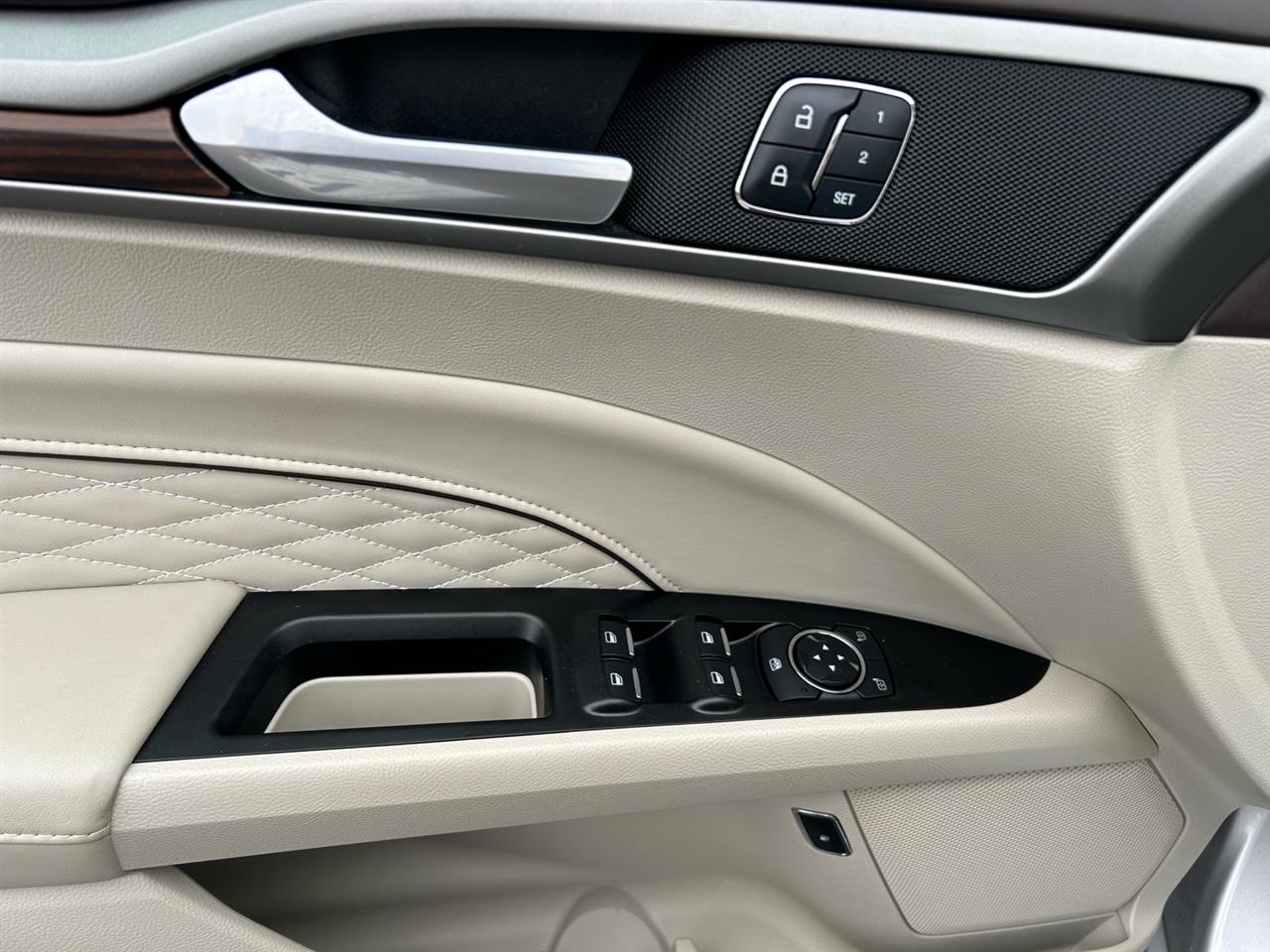 Ford Fusion Energi Platinum FWD 2017