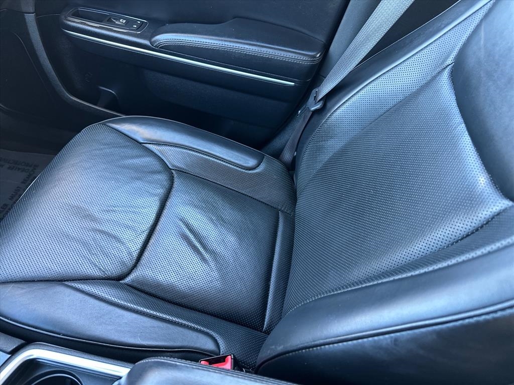 Chrysler 300 4dr Sdn 300C RWD 2016