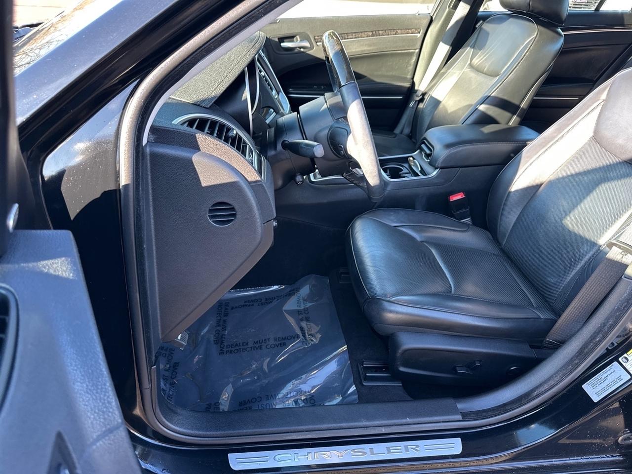 Chrysler 300 4dr Sdn 300C RWD 2016