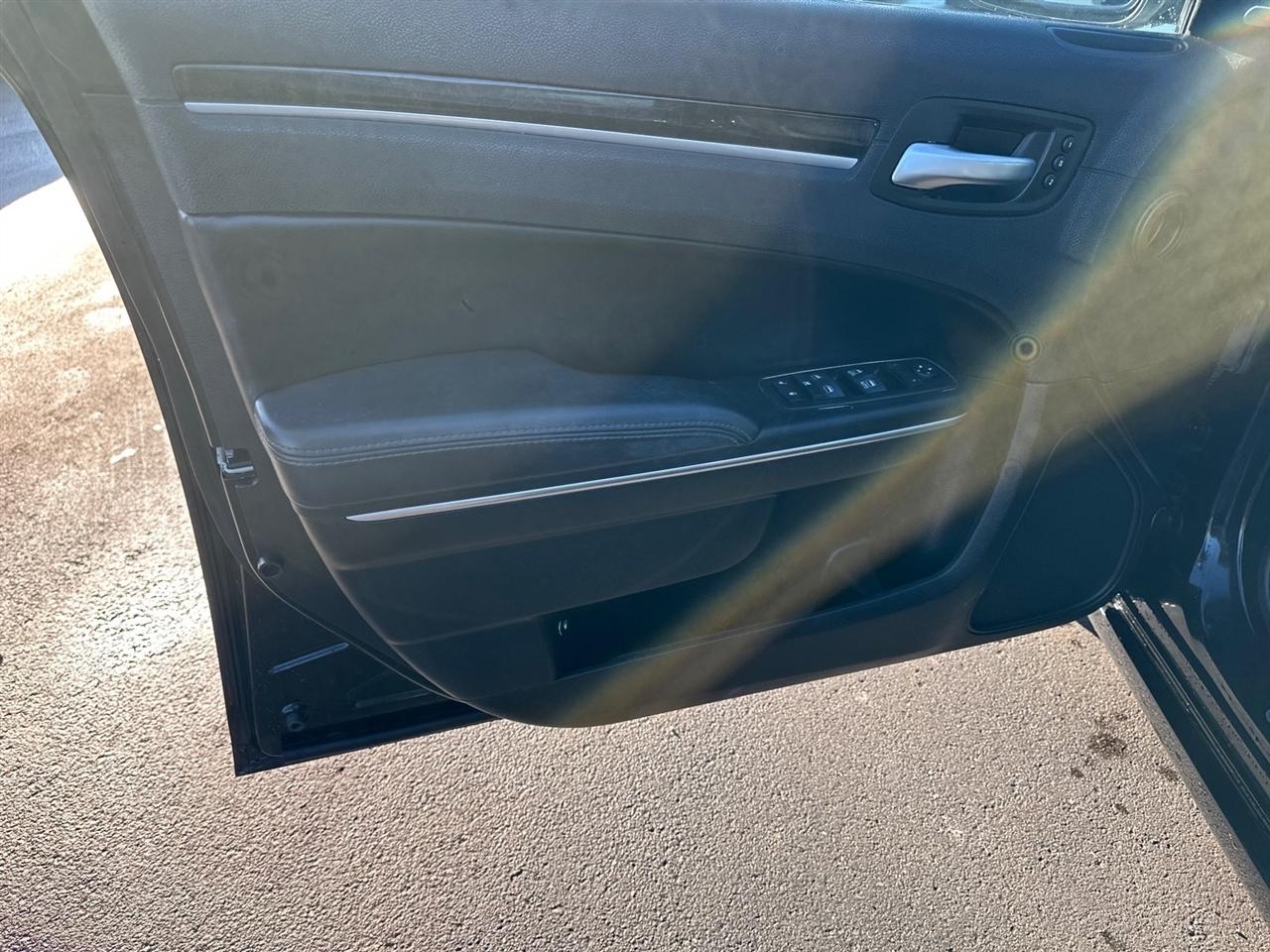 Chrysler 300 4dr Sdn 300C RWD 2016