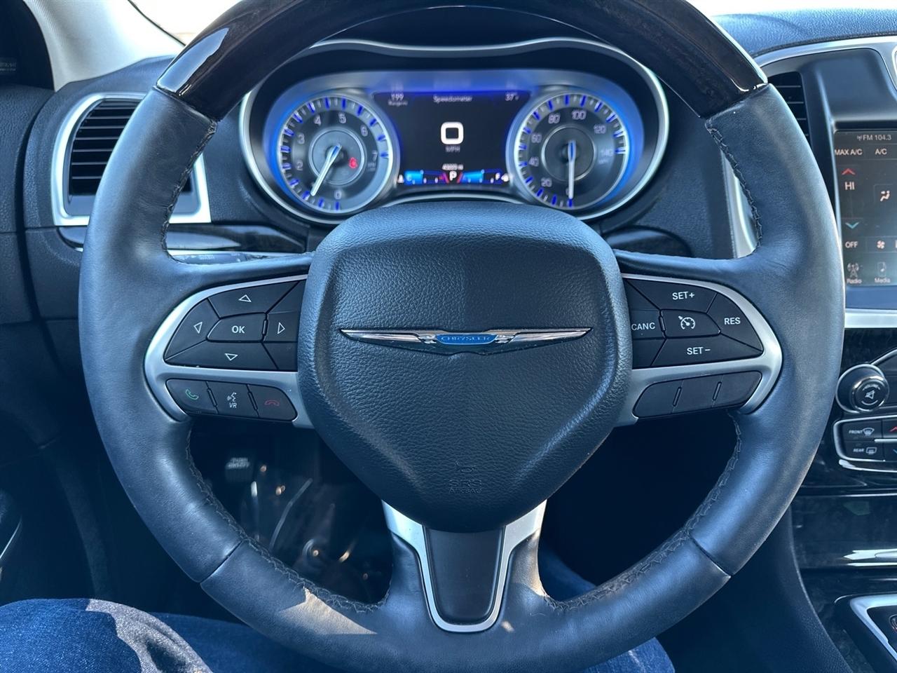 Chrysler 300 4dr Sdn 300C RWD 2016