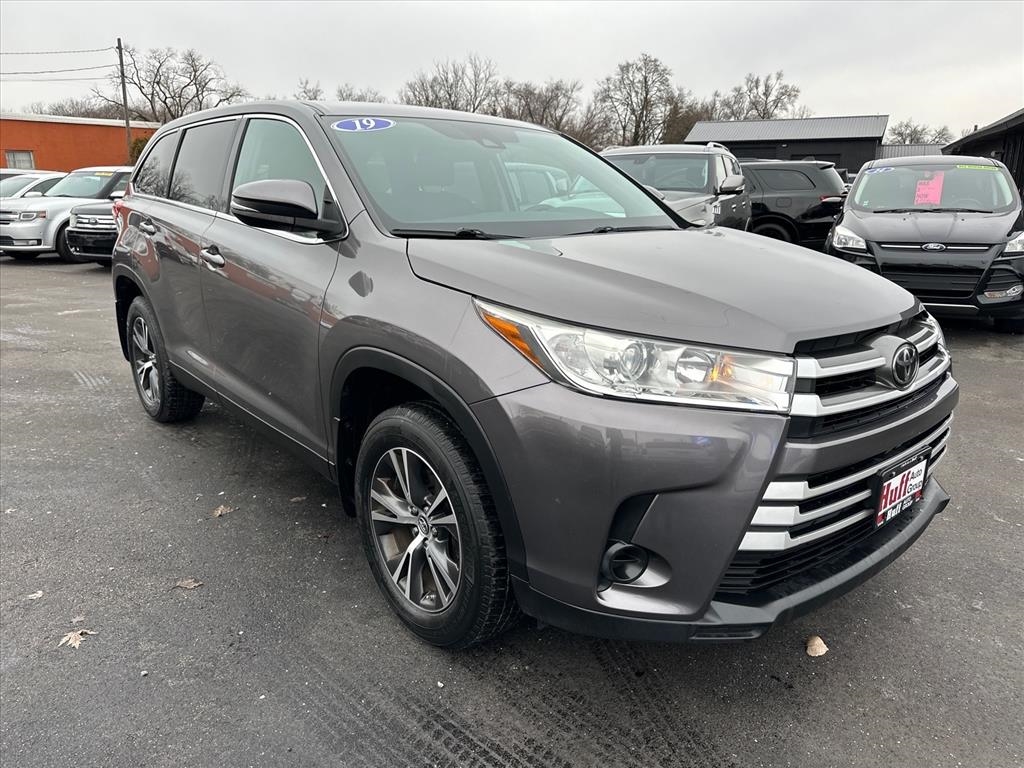 Toyota Highlander LE V6 AWD (Natl) 2019