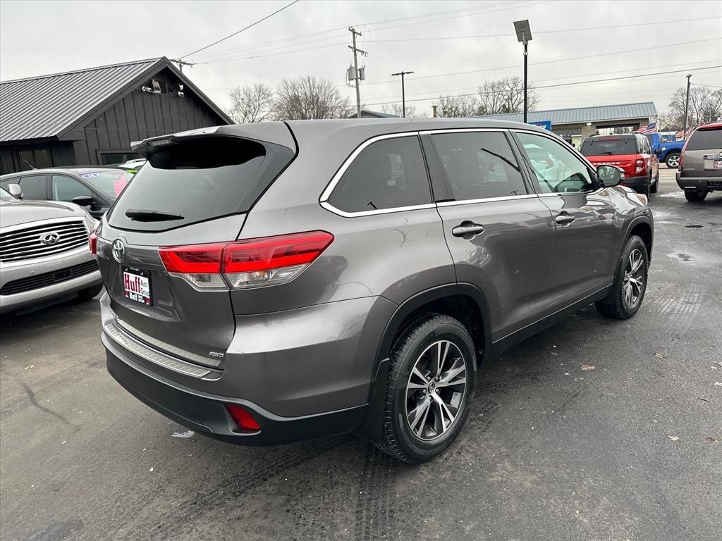 Toyota Highlander LE V6 AWD (Natl) 2019