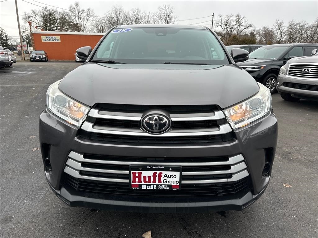 Toyota Highlander LE V6 AWD (Natl) 2019