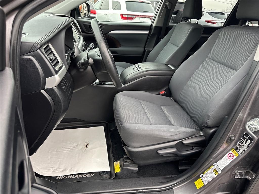 Toyota Highlander LE V6 AWD (Natl) 2019