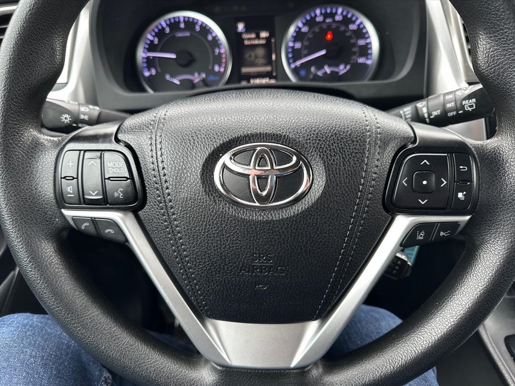 Toyota Highlander LE V6 AWD (Natl) 2019