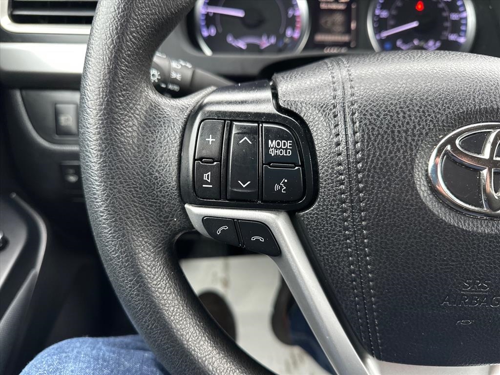 Toyota Highlander LE V6 AWD (Natl) 2019