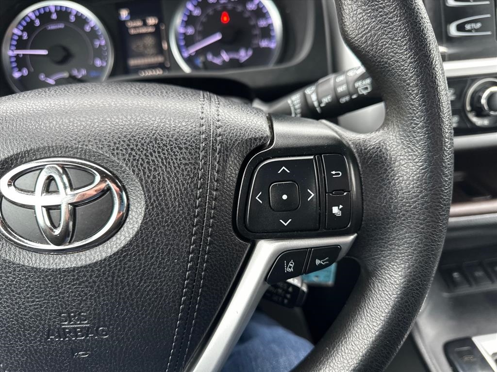 Toyota Highlander LE V6 AWD (Natl) 2019