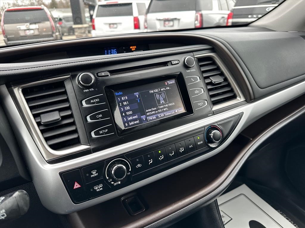 Toyota Highlander LE V6 AWD (Natl) 2019