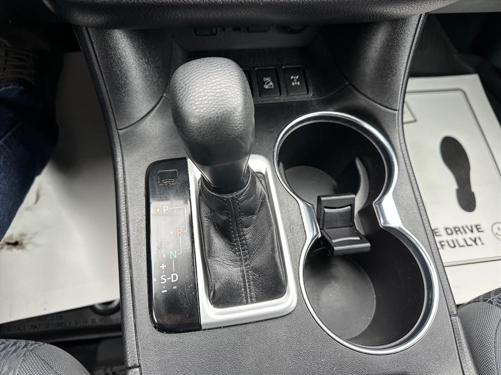 Toyota Highlander LE V6 AWD (Natl) 2019