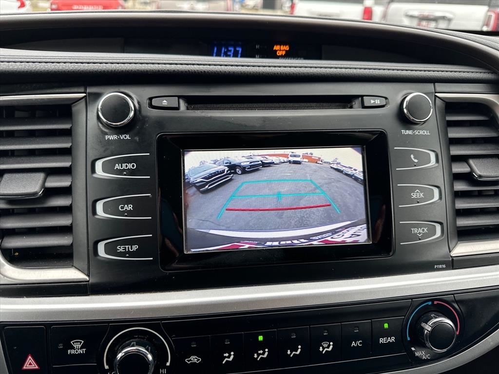 Toyota Highlander LE V6 AWD (Natl) 2019