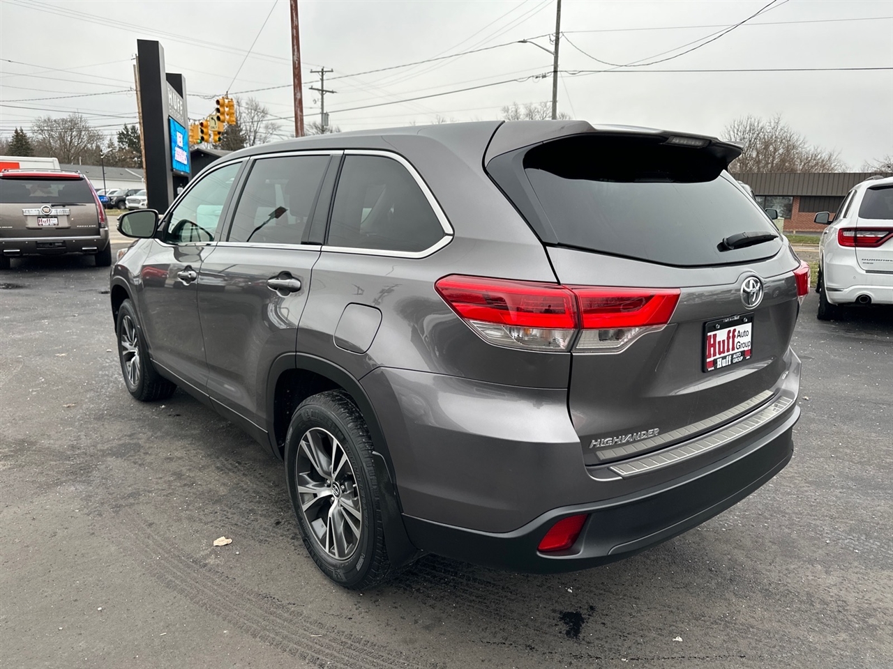 Toyota Highlander LE V6 AWD (Natl) 2019