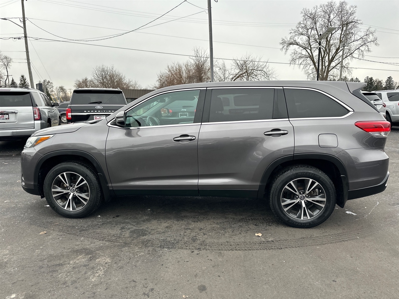 Toyota Highlander LE V6 AWD (Natl) 2019