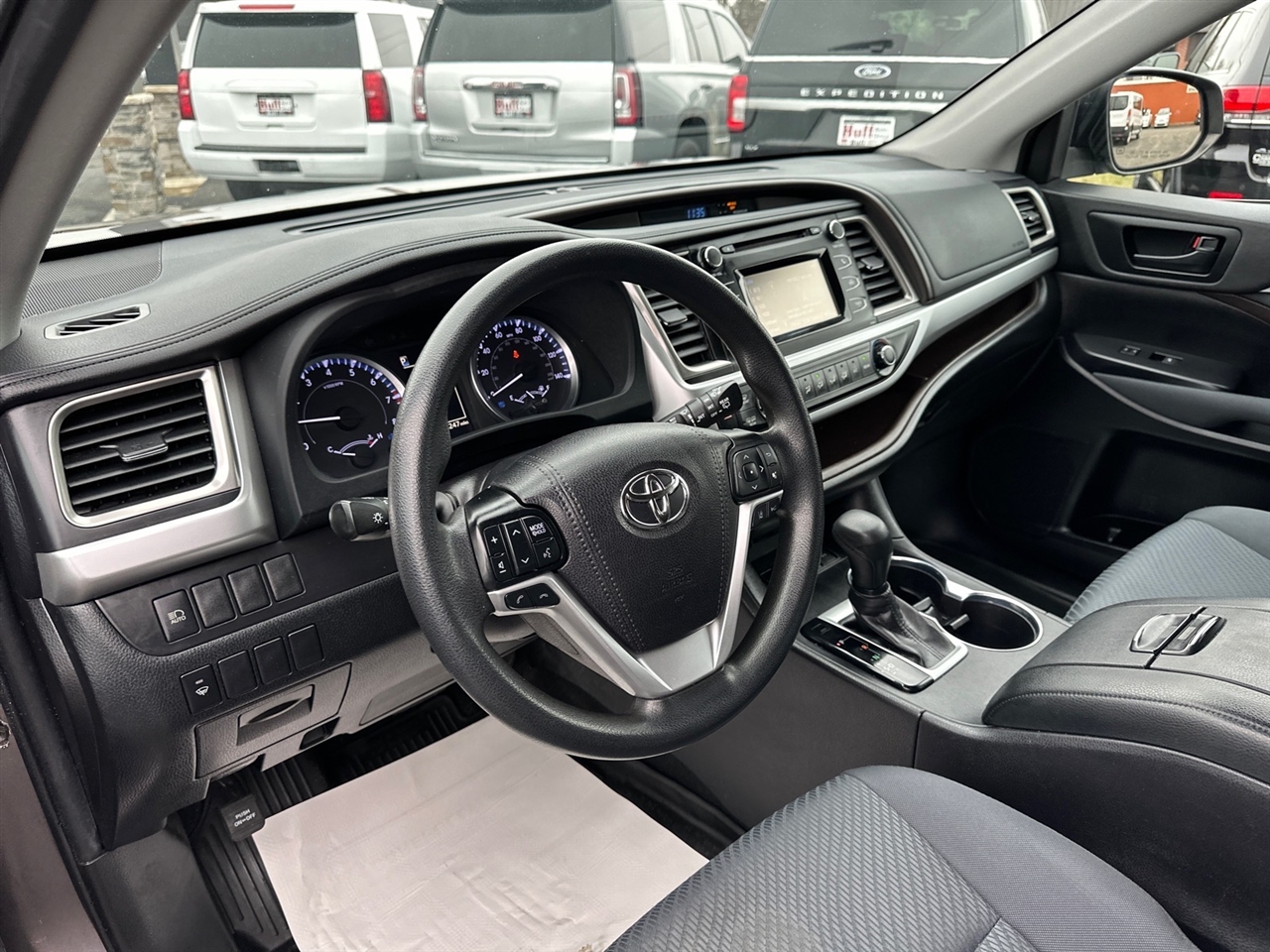 Toyota Highlander LE V6 AWD (Natl) 2019