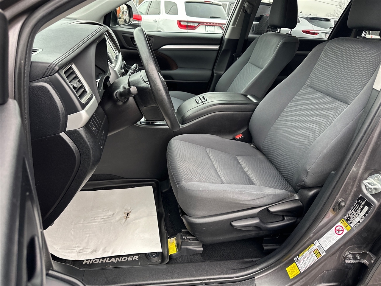 Toyota Highlander LE V6 AWD (Natl) 2019