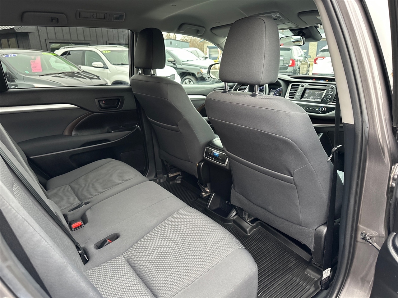 Toyota Highlander LE V6 AWD (Natl) 2019