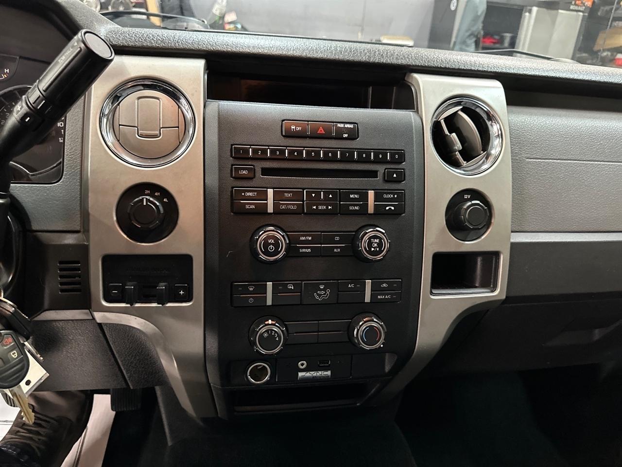 Ford F-150 4WD SuperCab 145" Lariat 2011