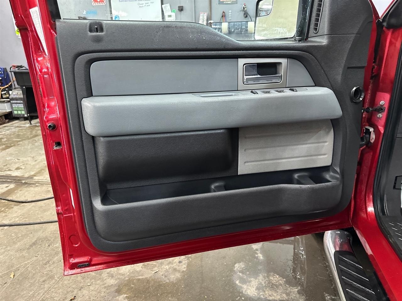 Ford F-150 4WD SuperCab 145" Lariat 2011