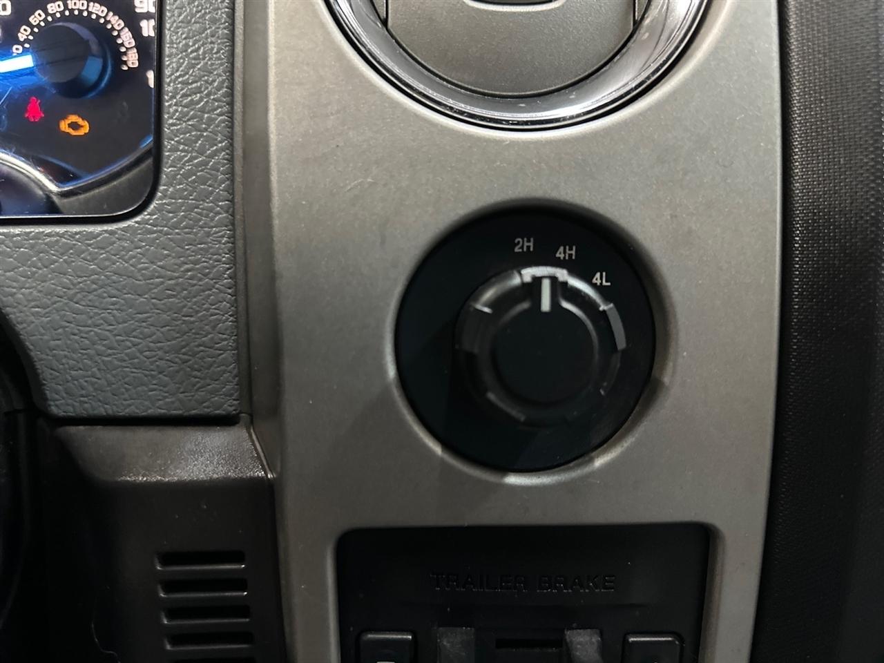 Ford F-150 4WD SuperCab 145" Lariat 2011