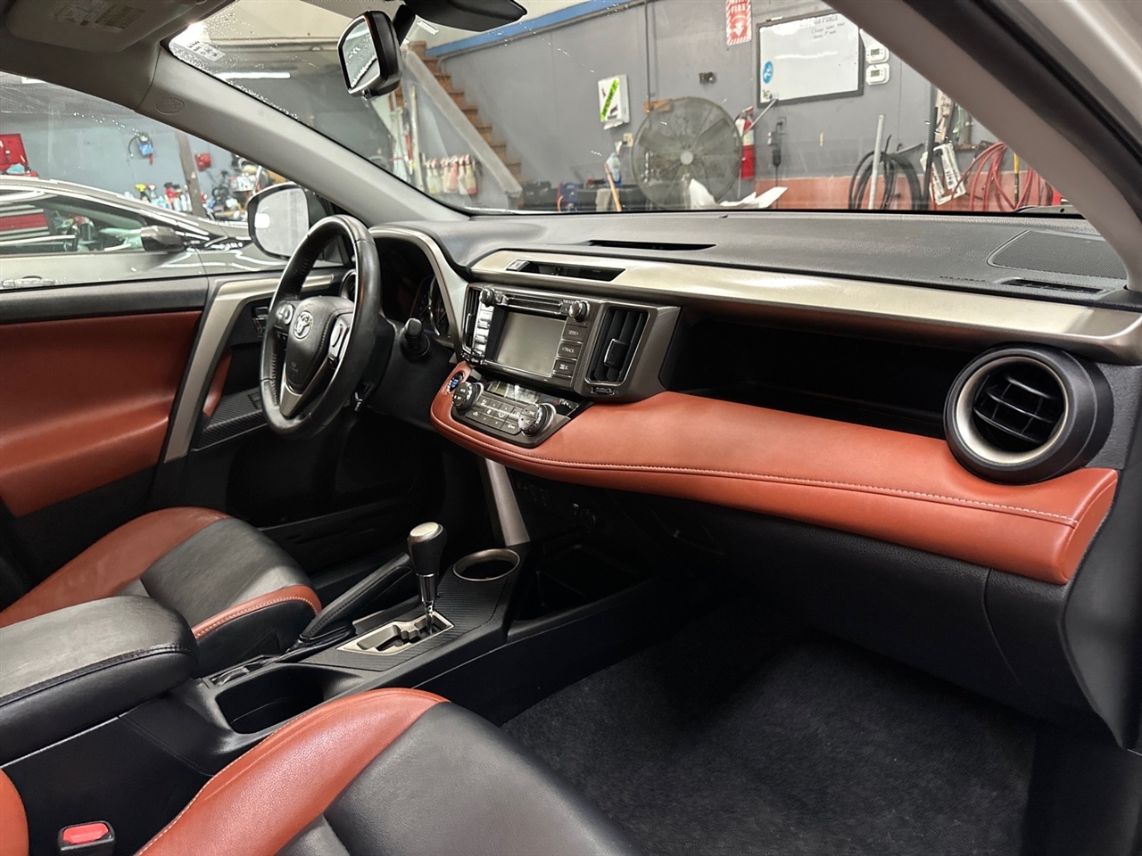 Toyota RAV4 AWD 4dr Limited (Natl) 2014